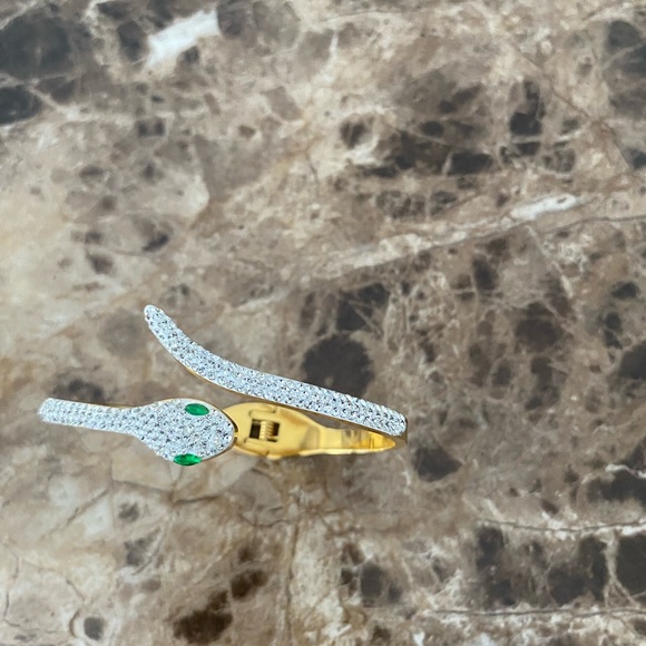 Vintage snake Bangle Bracelet Gold Stainless steel Green Crystal Eyes. - Picture 5 of 6